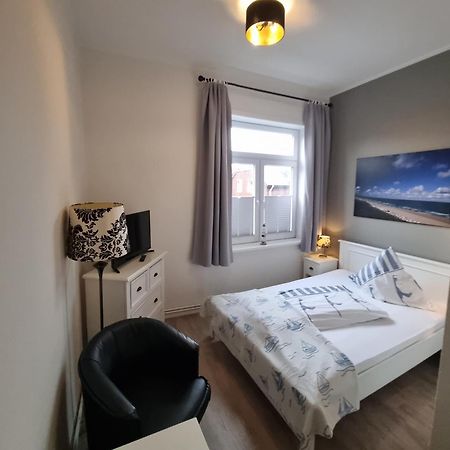 Hotel-Cafe-Lindow Wenningstedt-Braderup Extérieur photo